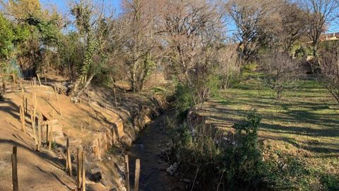 Un ouvrier du génie écologique peut être amené à travailler sur l’aménagement de ruisseaux et rivières. Un titre pro dédié est lancé cette rentrée à Genech, dans le Nord. ©Odile Maillard